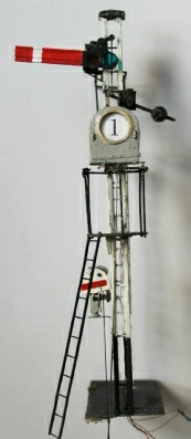 7mm scale model of Exmouth Home signal and ground signal